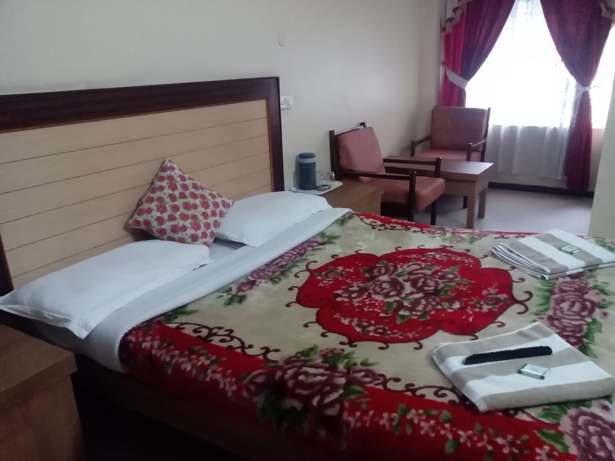 Hotel Preethi Palace Ooty Exteriör bild