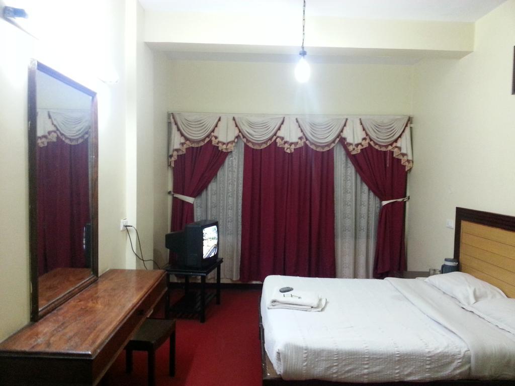Hotel Preethi Palace Ooty Exteriör bild